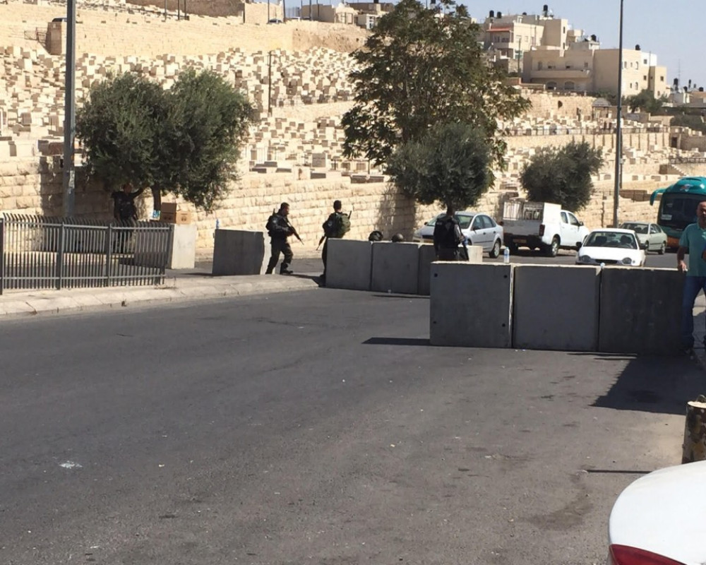 الاحتلال ينصب حاجزا عسكريا عند مدخل العيسوية الغربي