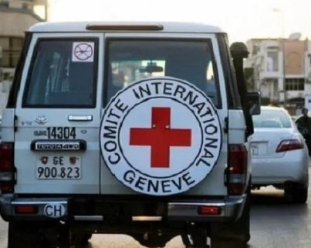 الصليب الأحمر يسهّل نقل 14 معتقلاً مفرجاً عنهم إلى غزة ويجدد مطالبته بزيارة الأسرى