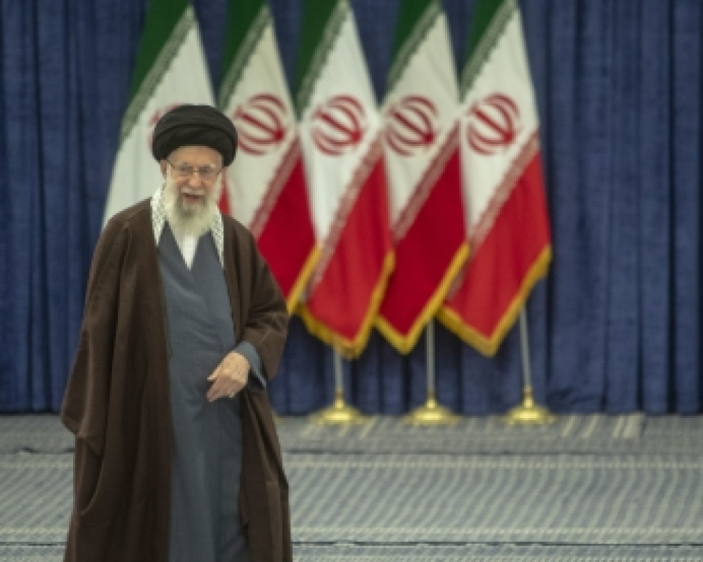 إيران تنشر مشاهد جديدة لخامنئي استعدادًا لتشييعه الشهر المقبل
