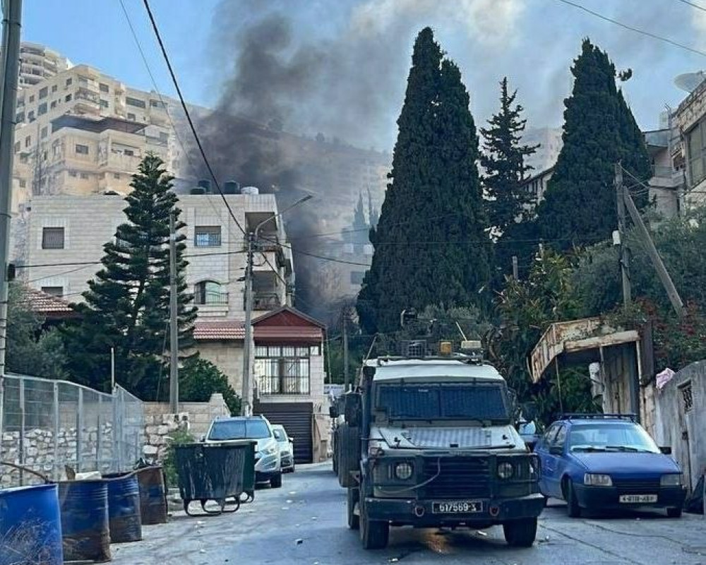 الاحتلال يفجر منزلاً في نابلس بعد محاصرته لساعات