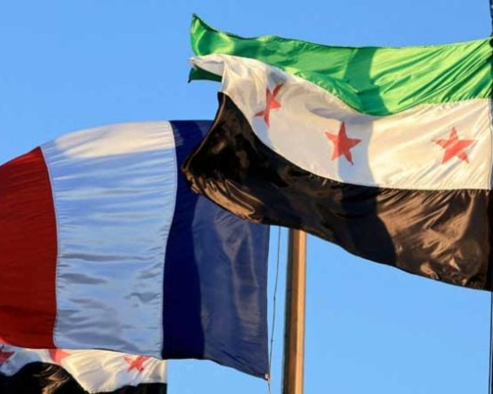 مع زيارة ماكرون.. فرنسا تعيد 23 قطعة أثرية استعارتها من سوريا