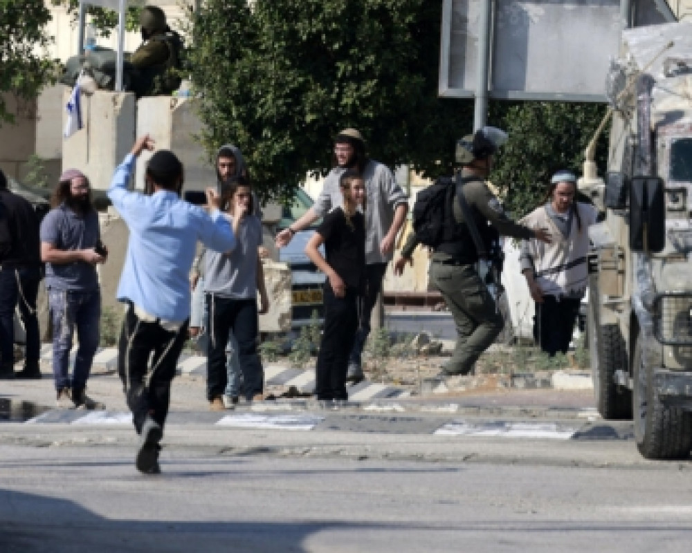 الاحتلال يهدم بناية سكنية جنوب جنين ومستوطنون يهاجمون فلسطينيين في الخليل