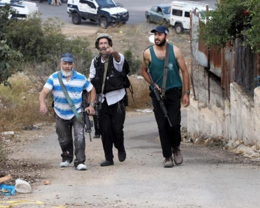 مستعمرون يجبرون عائلة فلسطينية على مغادرة منزلها ويستولون عليه جنوب نابلس