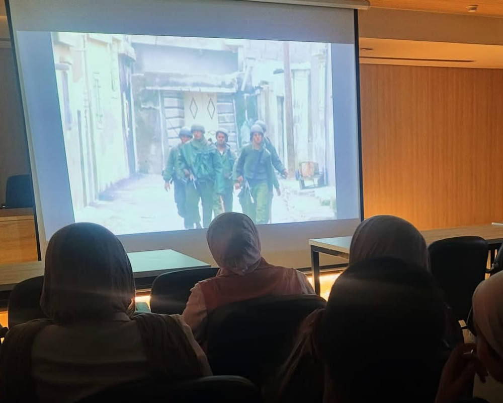 نقابة الصحفيين الفلسطينيين تشارك في عرض فيلم "خلف السياج" بسفارة فلسطين في القاهرة