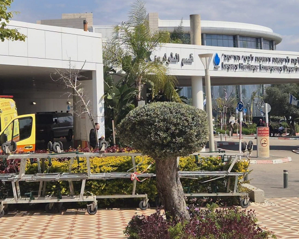 إصابة عامل بجروح خطيرة خلال عمله