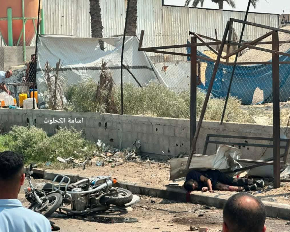 3 إصابات في قصف للاحتلال استهدف دراجة نارية بدير البلح