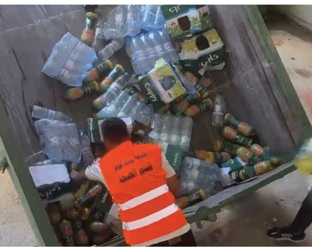 مديرية الاقتصاد الوطني تتلف مشروبات وتواصل حملاتها بمدينة بيت لحم