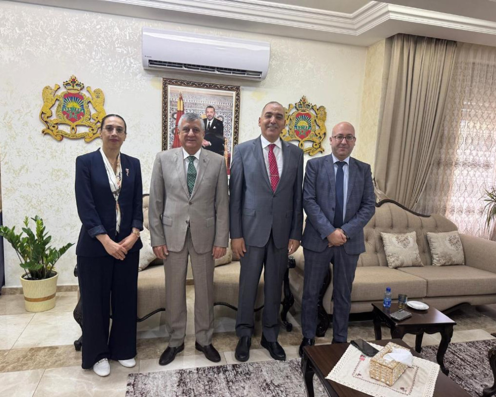 بسيسو يبحث مع السفير المغربي تعزيز التعاون في مجالات الإسكان والطرق وإعادة الإعمار