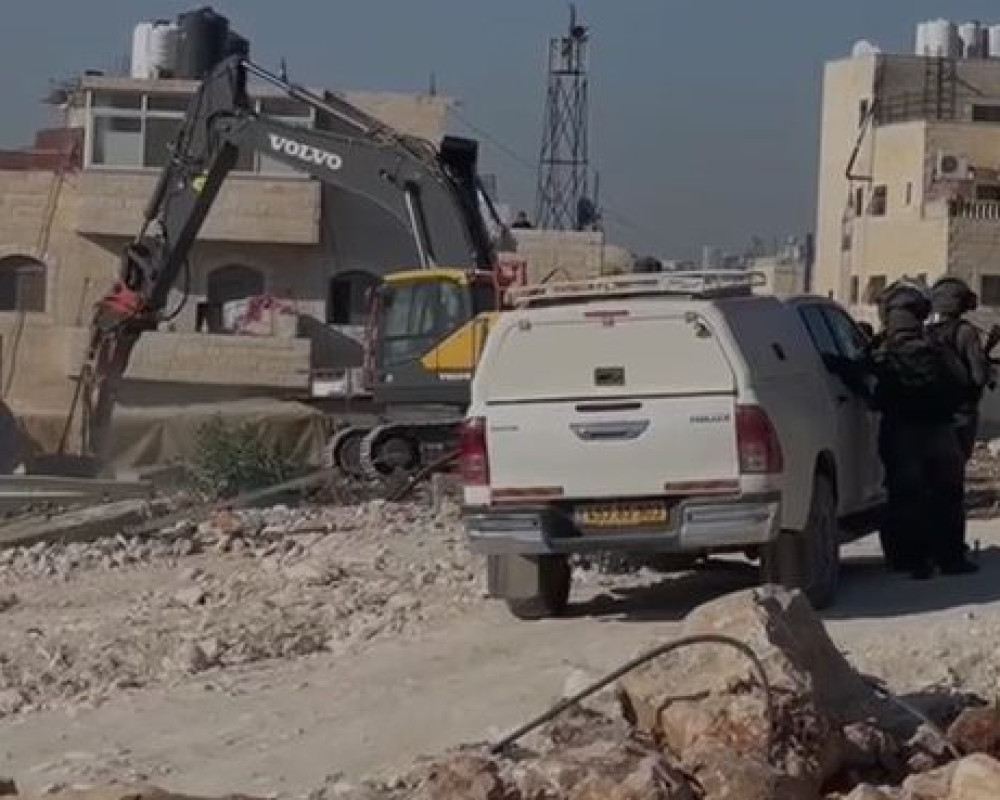 الاحتلال يجرف أراض في حزما شمال شرق القدس