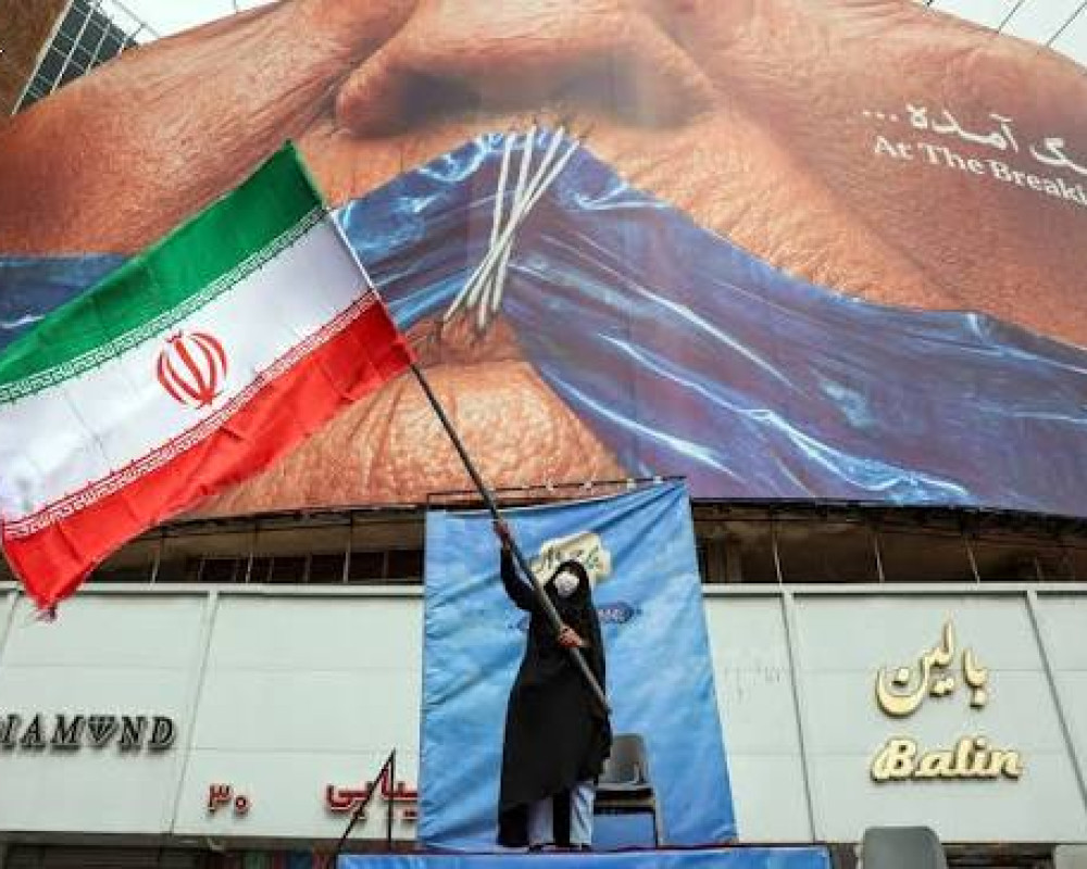طهران تحذر واشنطن ودولاً إقليمية من هجوم جديد وتتوعد بـ "رد مؤلم"