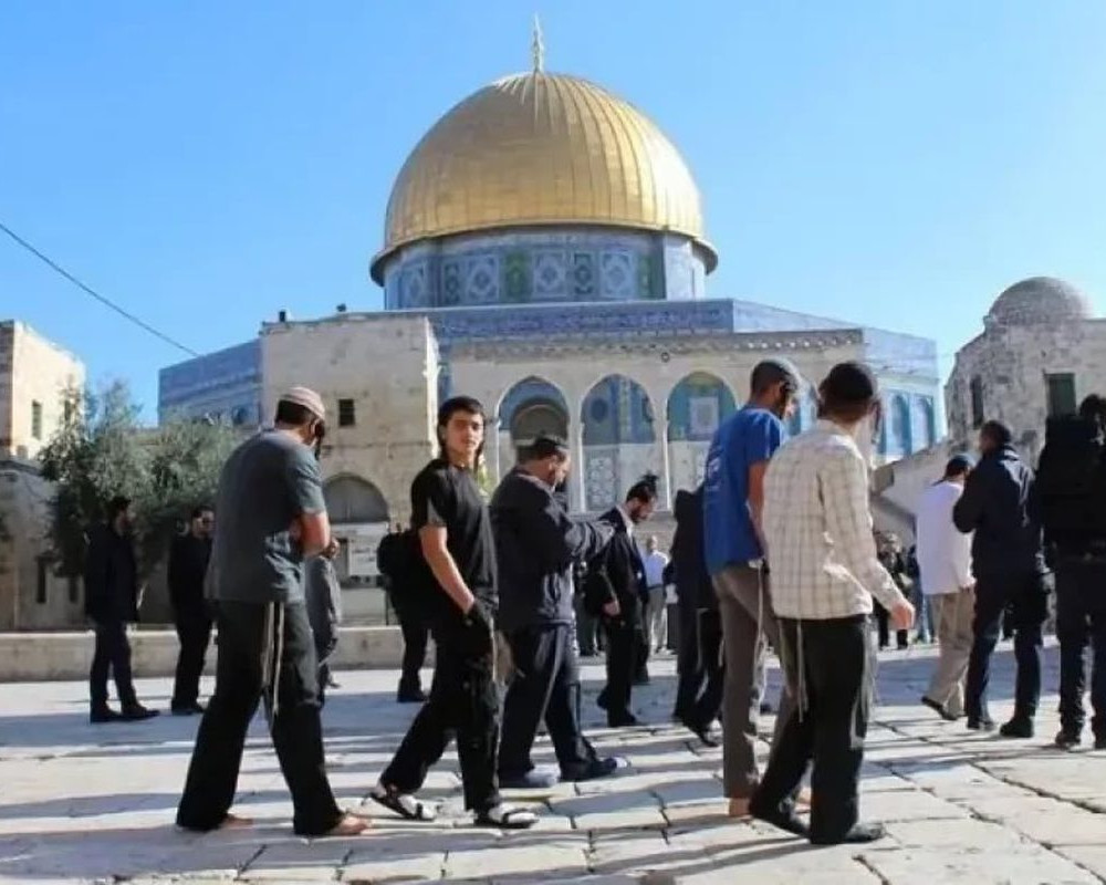 مستوطنون يقتحمون المسجد الأقصى