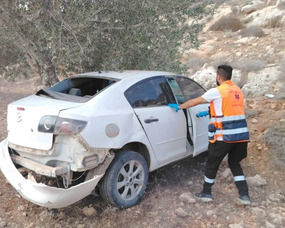 إصابة مواطن إثر انقلاب مركبته خلال مطاردته من قِبل مستعمرين جنوب نابلس