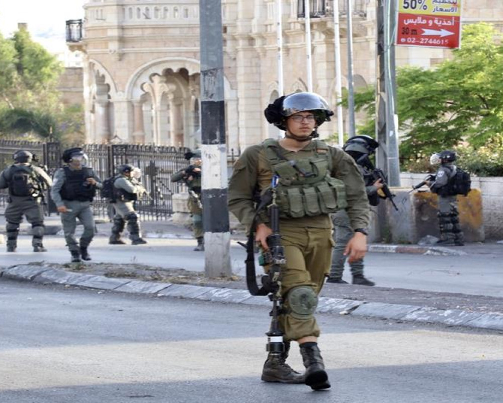 حاجز على مدخل قبة رحيل يتسبب بأزمة مرورية خانقة وسط استنفار لقوات الاحتلال