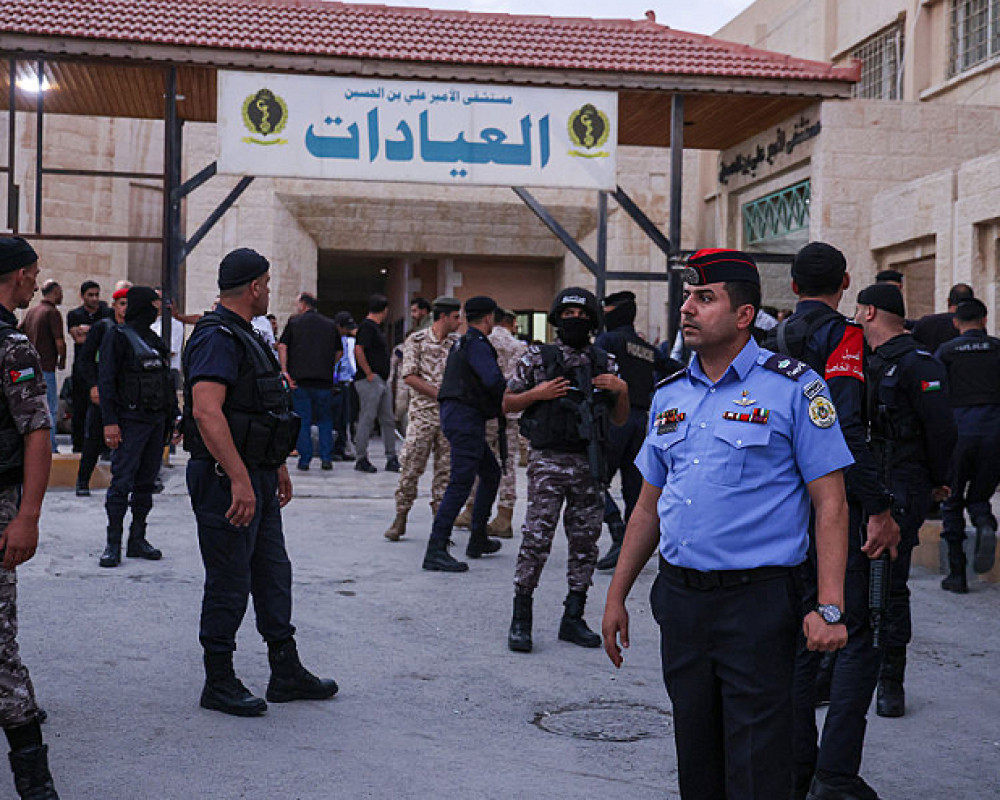 الأردن يشدد الإجراءات الأمنية ويواصل ملاحقة منفذي هجوم كنيسة الكرك