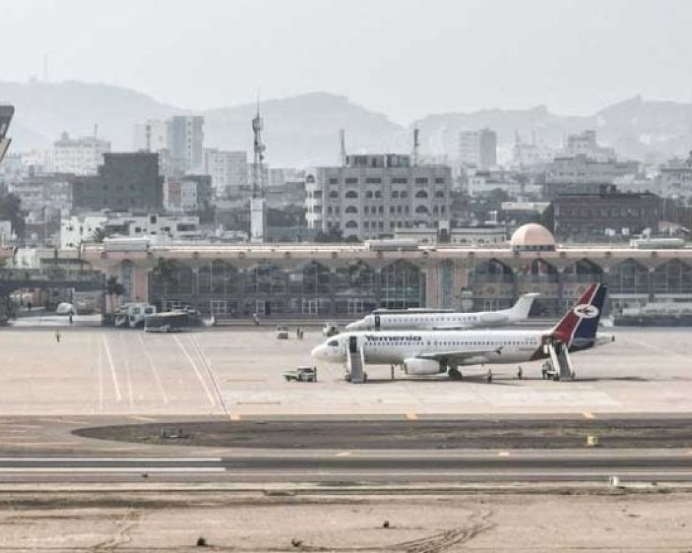 جماعة الحوثي تدعو لإخلاء مطار عدن على الفور