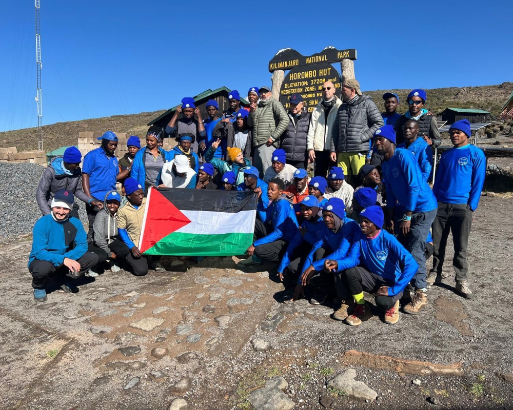 مجموعة بنك فلسطين تدعم مبادرة تسلق جبل كليمنجارو لحشد التمويل لرعاية 20 ألف طفل يتيم في غزة