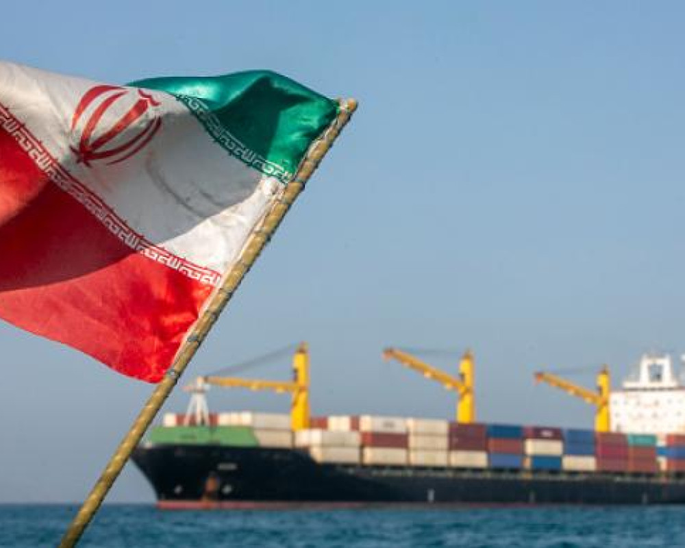 طهران تتجاهل رسالة فانس وتصعّد ميدانياً في مضيق هرمز باستهداف الناقلات وتفكيك مسيّرة أميركية