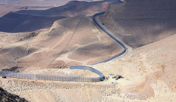 اتهام أربعة شبان من النقب بتهريب أسلحة ع...