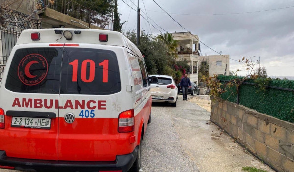 مستعمرون يهاجمون منازل المواطنين في منطق...