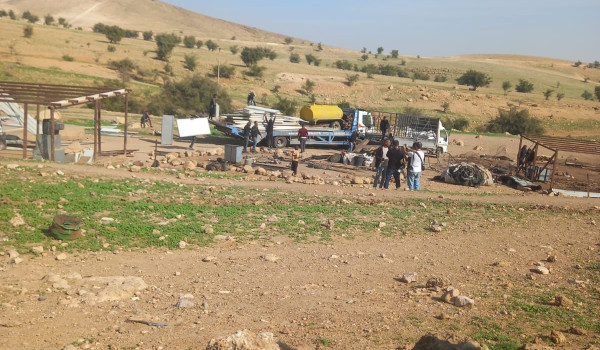 20 عائلة ترحل قسرا عن تجمع الشلال شمال أ...