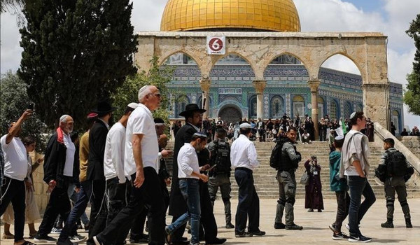 الأوقاف: 280 اقتحامًا للأقصى و769 منعًا ...