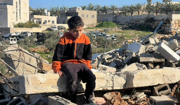 الاحتلال يهدم منزلا في شقبا غرب رام الله...