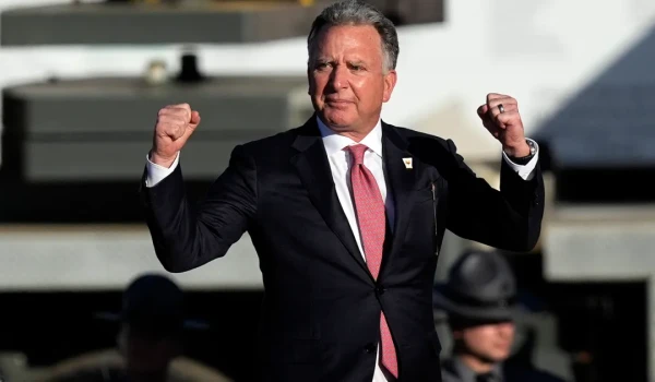 ويتكوف يعلن البدء بالمرحلة الثانية من ات...