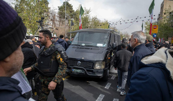 إيران تبعث رسائل عسكرية ودبلوماسية لترام...