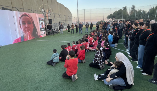 تحت شعار مستمرون بالحياة وانقذوا الملعب ...