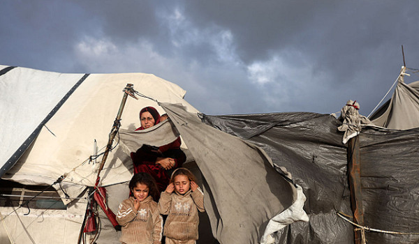 تواصُل خروقات الاحتلال في غزة: شهداء بين...