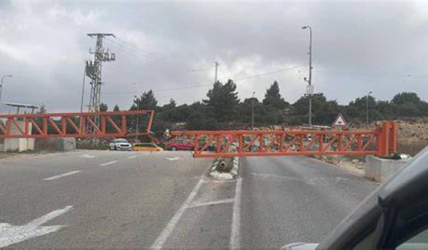 الاحتلال يغلق بوابتي عطارة وينصب حاجزا ع...
