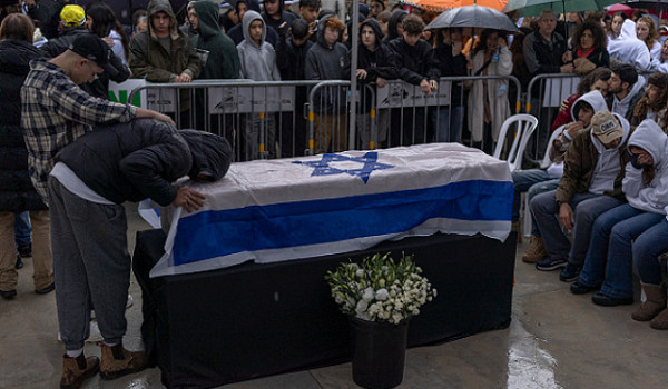 الاحتلال يبدأ دفن الموتى في مقبرة استيطا...