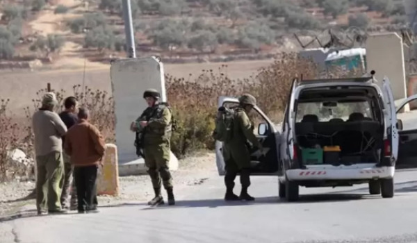 الاحتلال يستولي على مركبة عند مدخل بلدة ...