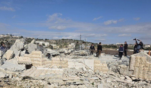 الاحتلال يهدم منزلا في المنطقة الجنوبية ...