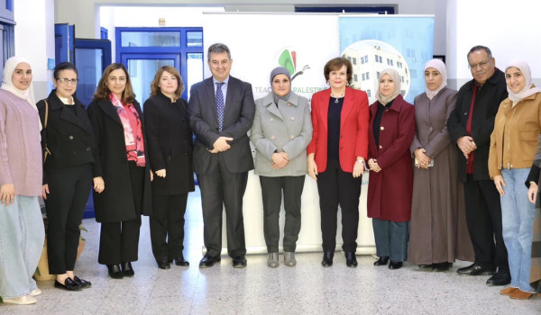 مؤسسة نُعلّم لفلسطين تسلم عدداً من أجهزة...