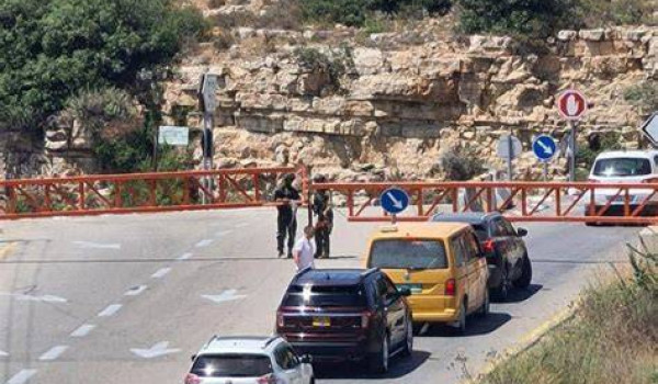 الاحتلال يعتقل شابا على حاجز عطارة...
