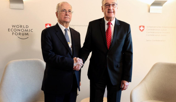 رئيس الوزراء الفلسطيني يبحث مع سويسرا دع...