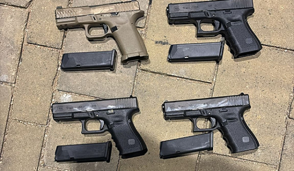 الجيش الإسرائيلي يعلن إحباط تهريب مسدسات...