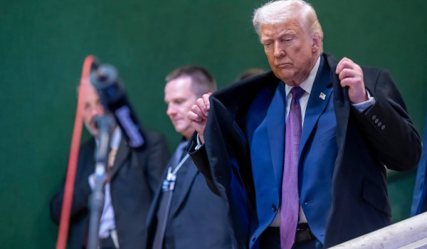 ترامب يغادر سويسرا بعد مشاركته في منتدى ...