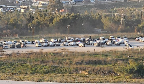 قوة كبيرة من جيش الاحتلال معززة بالجرافا...