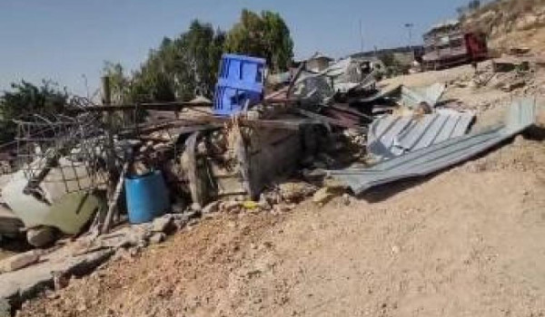 قوات الاحتلال تهدم غرفة زراعية في المنيا...