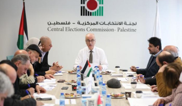 لجنة الانتخابات المركزية تبحث مع الأحزاب...