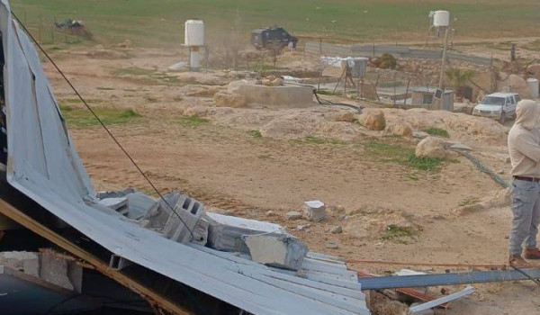 الاحتلال يهدم منشآت سكنية ويردم آبار ميا...