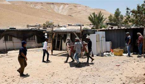 للمرة الثانية: مستعمرون يجبرون عائلة على...