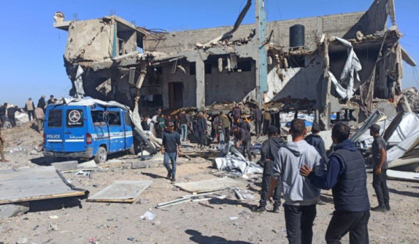 مستعمرون يستولون على غرفة زراعية وآخرون ...