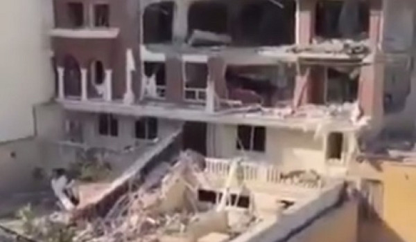 وسائل إعلام : انفجار في ميناء بندر عباس ...