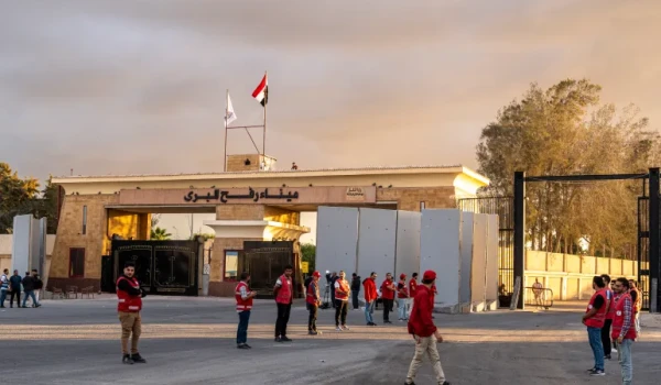 مصادر بغزة : معبر رفح سيفتح ابوابه اليوم...