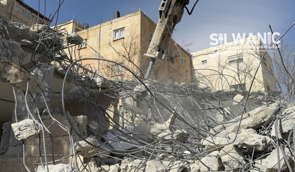 الاحتلال يجبر مقدسيا على هدم منزله في جب...