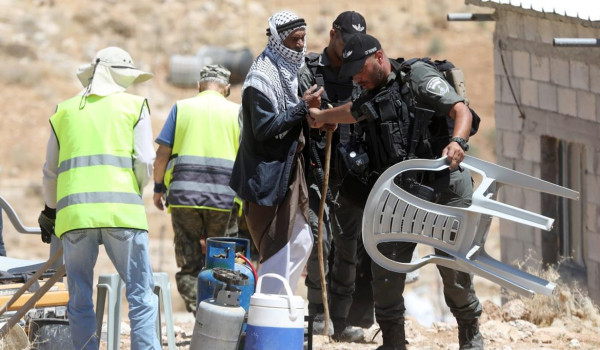 الاحتلال يُخطر تجمعًا بدويًا بالإخلاء وي...