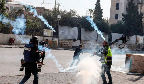 الاحتلال يهدم منزلاً في ترقوميا ويصيب 4 ...